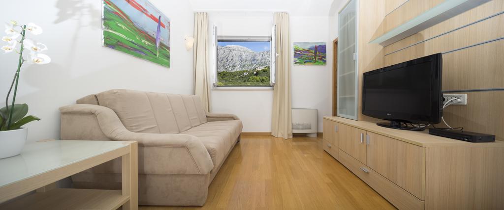 Apartmani Villa Athina Tučepi Kültér fotó