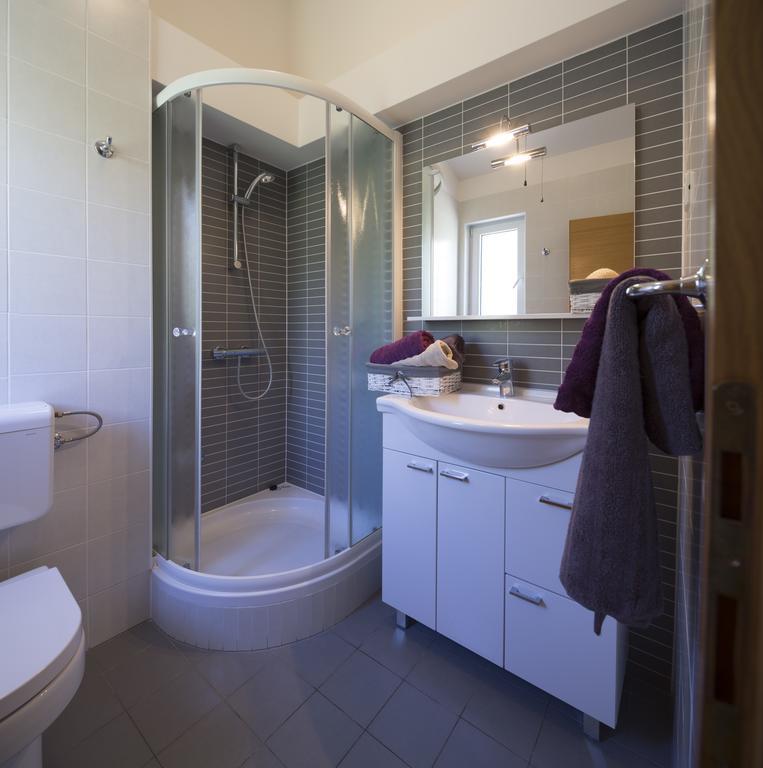 Apartmani Villa Athina Tučepi Kültér fotó