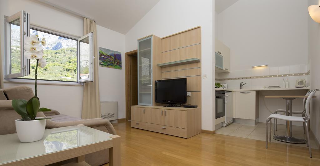 Apartmani Villa Athina Tučepi Kültér fotó