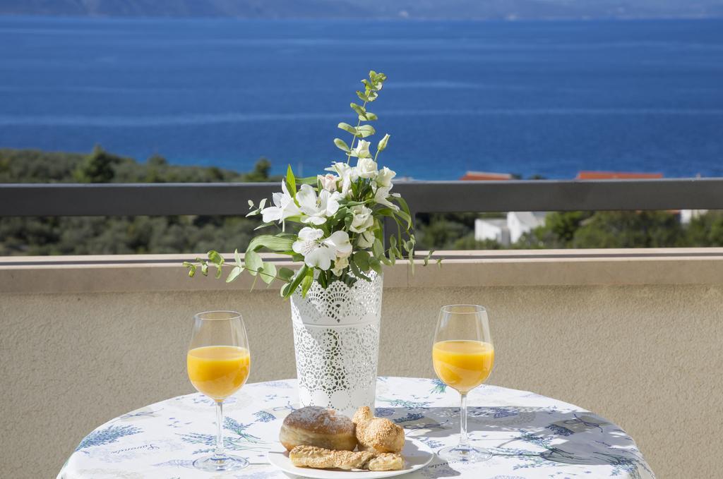 Apartmani Villa Athina Tučepi Kültér fotó